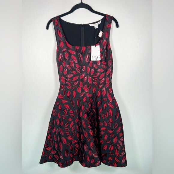 NWT DIANE VON FURSTENBERG Fit & Flare Jaquard Metallic Lip Print Mini Dress Sz 2 - Picture 4 of 16